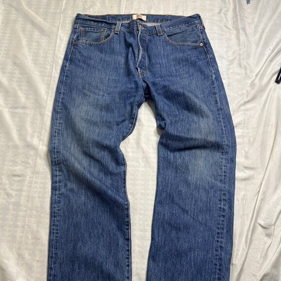 Levi 501 straight legs 38X32 - Picture 3 of 6